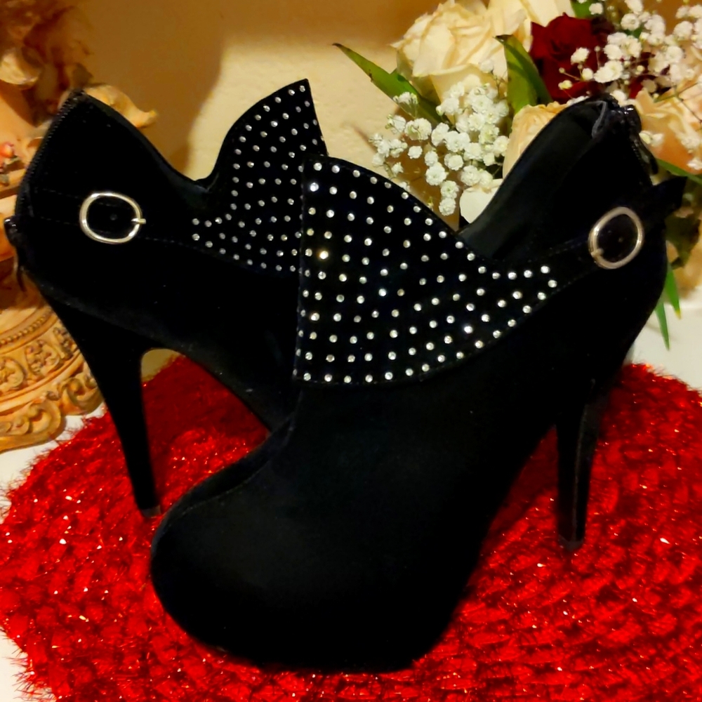 Bling bling black heels size  8.5